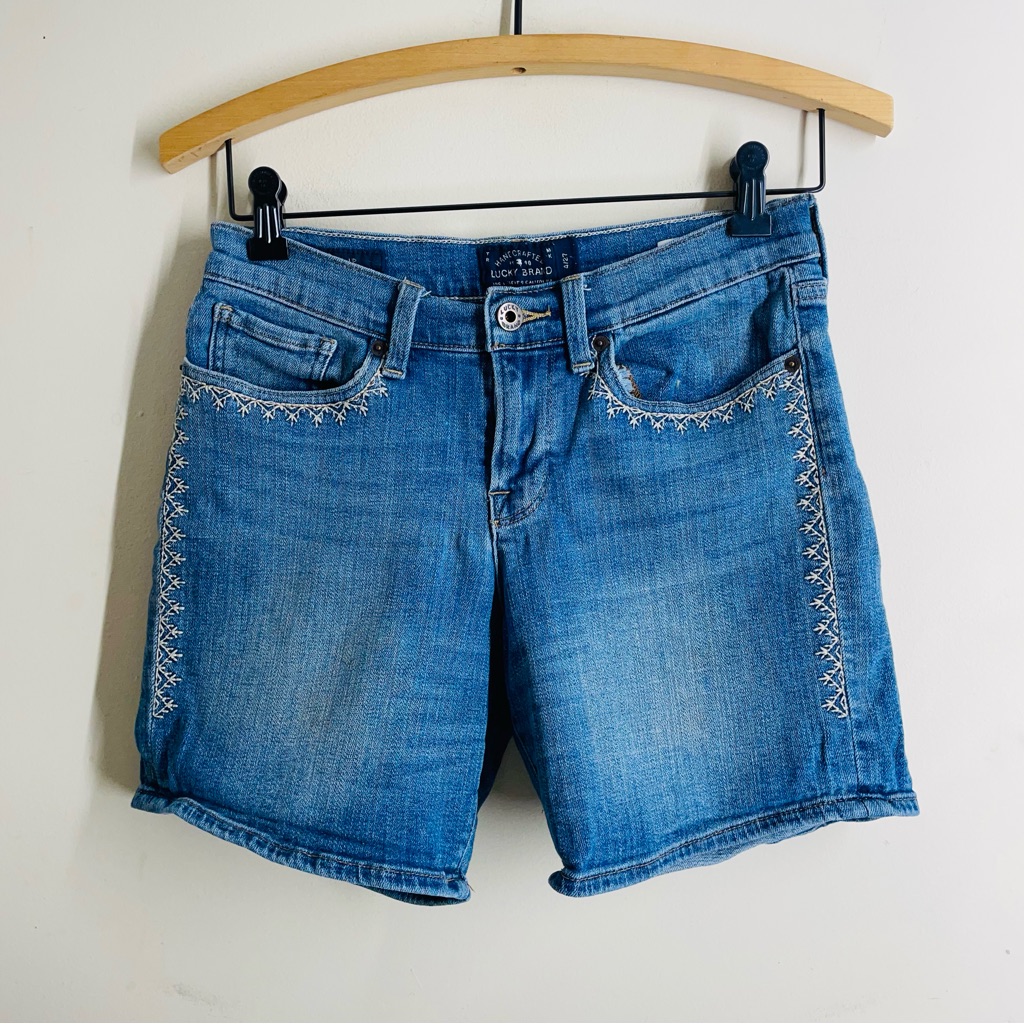 Lucky Brand The Roll Up Embroidered Denim Shorts Size 4 / 27 Long Inseam